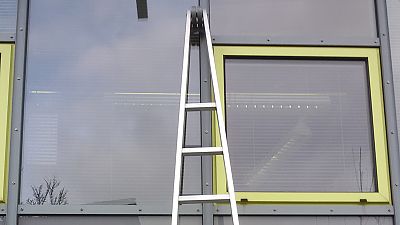 Fensterreinigung mit Leiter