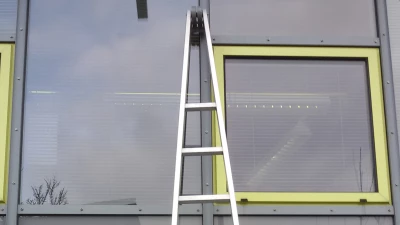 Fensterreinigung mit Leiter